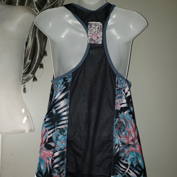 Active Top - Picture 2 of 3